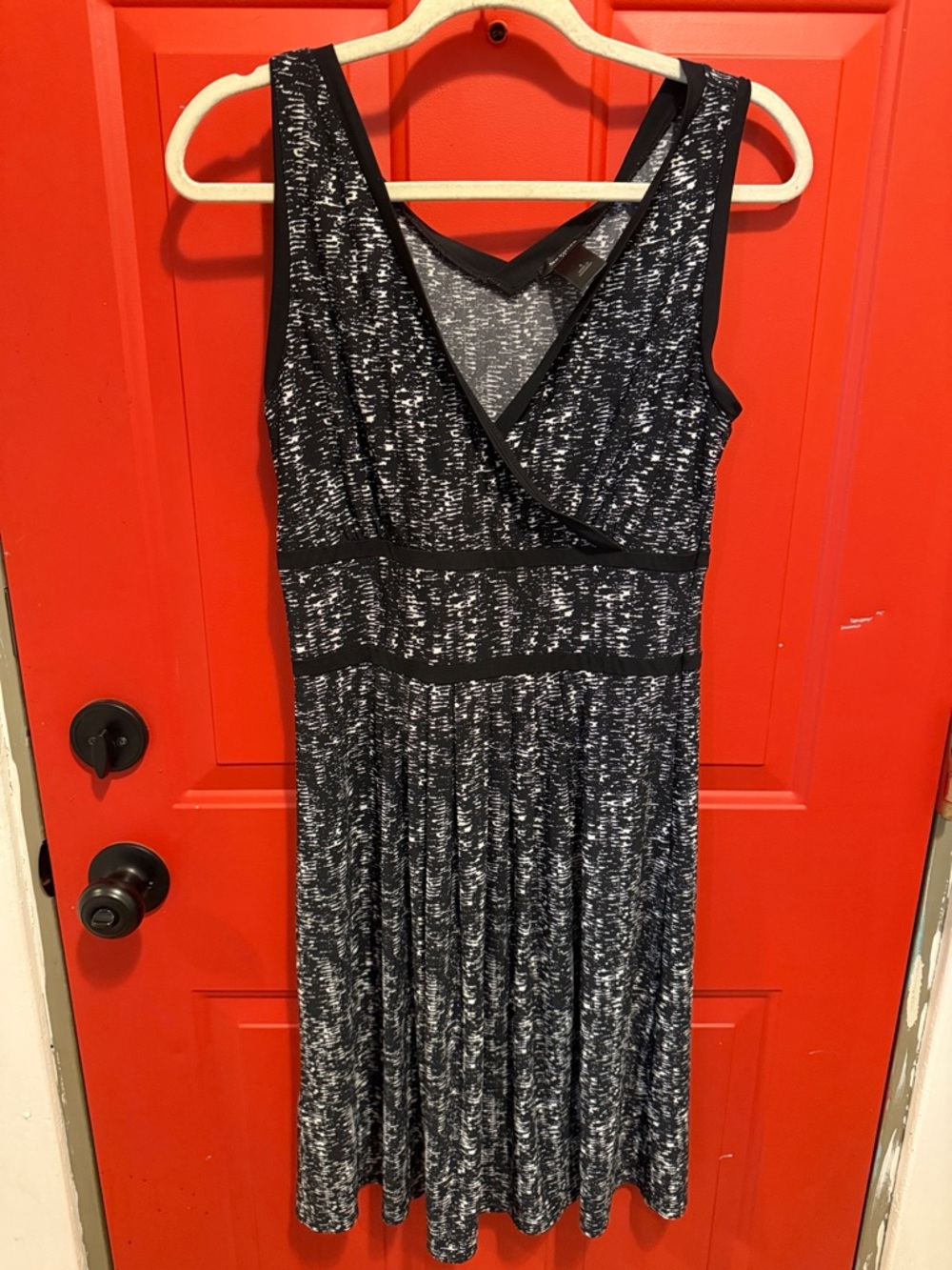 Ann Taylor Black & White Sleeveless V-Neck Wrap Midi Dress
